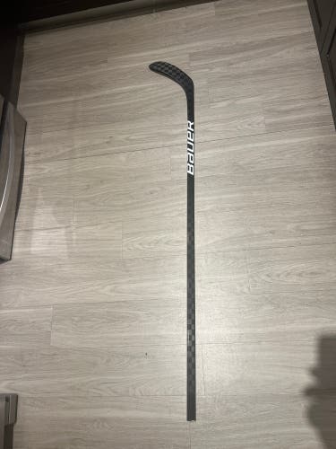 Used Senior Bauer Right Handed P28 Vapor Hyperlite Hockey Stick