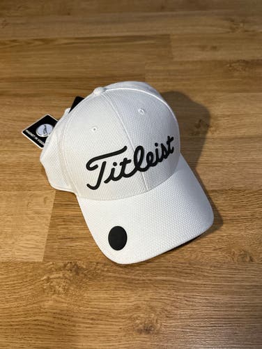 New Titleist Golf Hat With Ball Marker