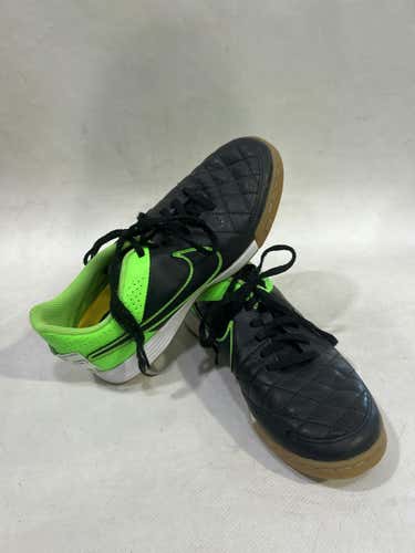 Used Nike Junior 02 Indoor Soccer Indoor Cleats