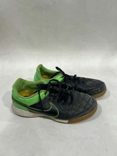 Used Nike Junior 03.5 Indoor Soccer Indoor Cleats