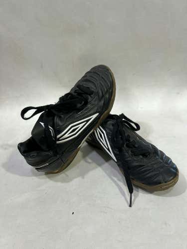 Used Umbro Junior 05 Indoor Soccer Indoor Cleats