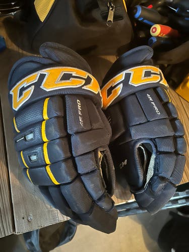 Used  CCM 14" Pro Stock HG 4R Pro Gloves