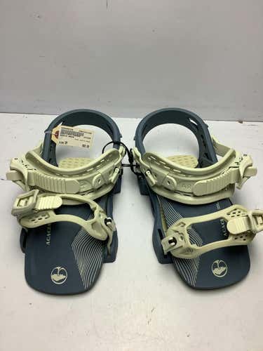 Used Acacia Arbor Sm Women's Snowboard Bindings