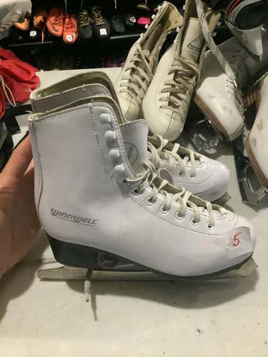 Used Winnwell Figure Skates Senior 5 Women's Figure Skates