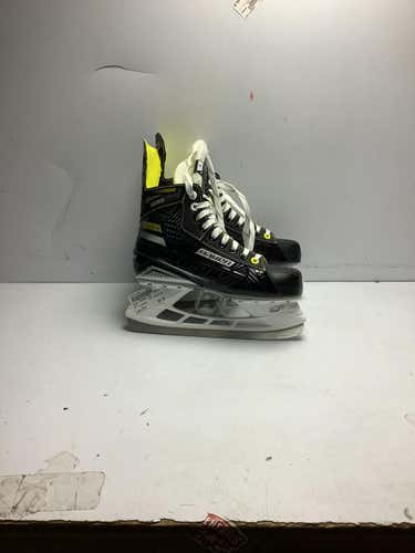 Used Bauer Supreme S35 Intermediate 5.0 D - R Regular Ice Hockey Skates