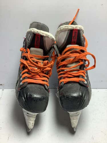 Used Bauer Vapor X60 Junior 02.5 D - R Regular Ice Hockey Skates