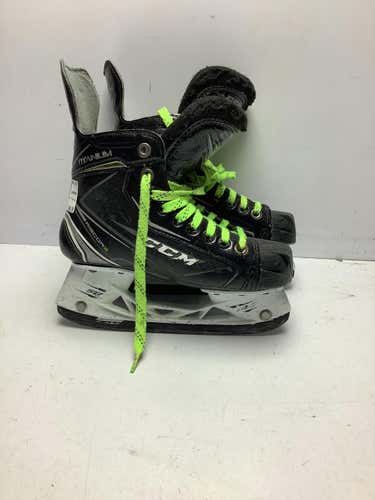 Used Ccm Ribcor Titanium Junior 02.5 D - R Regular Ice Hockey Skates