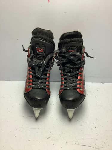 Used Ccm U Junior 02.5 Ice Hockey Skates