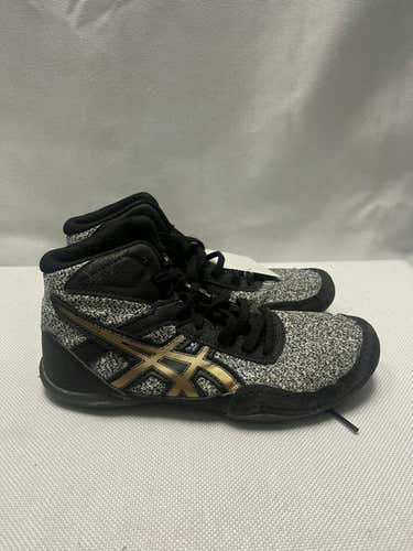 Used Asics Junior 02.5 Wrestling Shoes