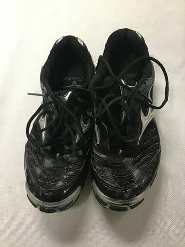 Used Mizuno Senior 8 Volleyball Shoes