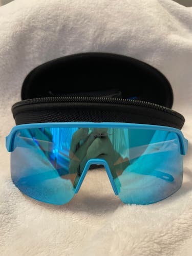 Brand New Oakley Sky Blue Sutro Lite Sunglasses With Case