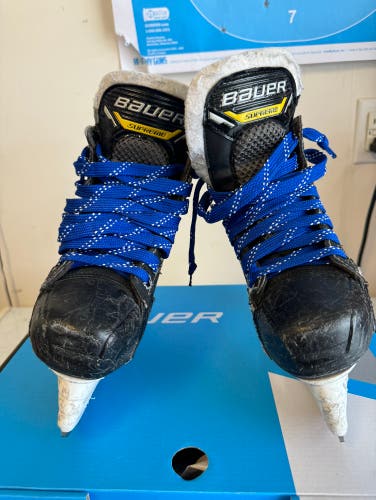 Used Junior Bauer Regular Width Size 1 Supreme M1 Hockey Skates