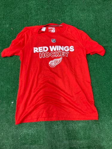 Red Used Large Men's Adidas T-Shirt