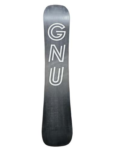 Used Gnu Essential Service Wide 161 Cm Men's Snowboards