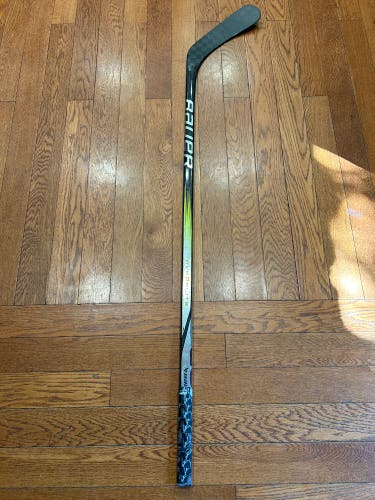 Used Bauer Right Handed P92 Vapor Hyperlite 2 Hockey Stick