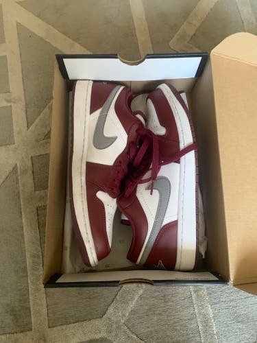 Nike Air Jordan 1 Low— SIZE: 9.5