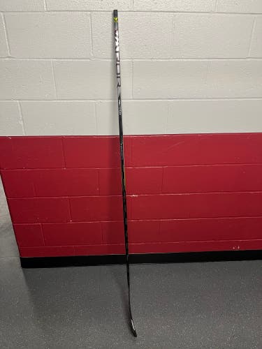 New Senior Bauer Right Handed P92 Vapor Hyperlite 2 Hockey Stick