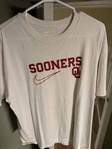 Oklahoma Sooners Nike shirt