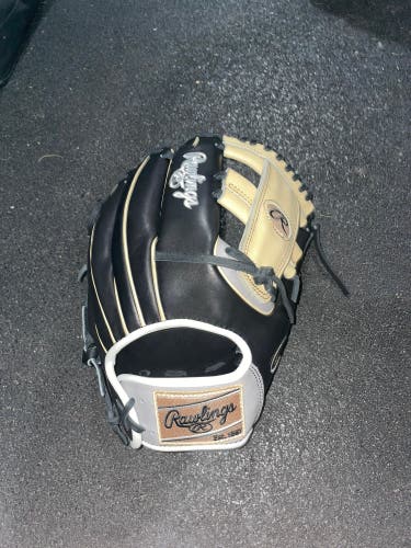 Right Hand Throw 11.75" Heart of the Hide Baseball Glove