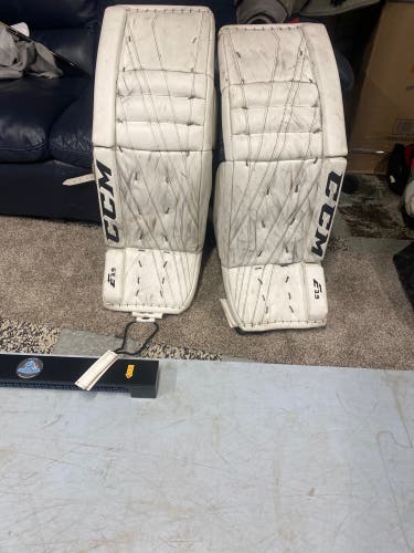 Used 34+1” CCM Extreme Flex E3.9 Goalie Leg Pads