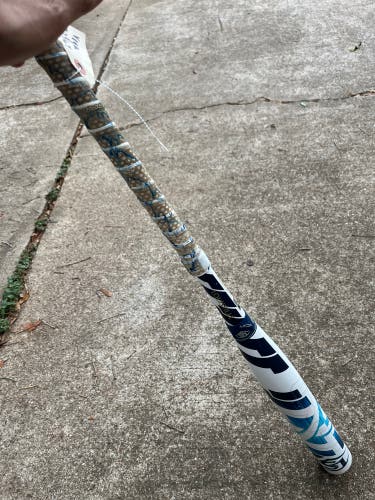 White Used Louisville Slugger LXT Bat (-10) Composite 22 oz 32"