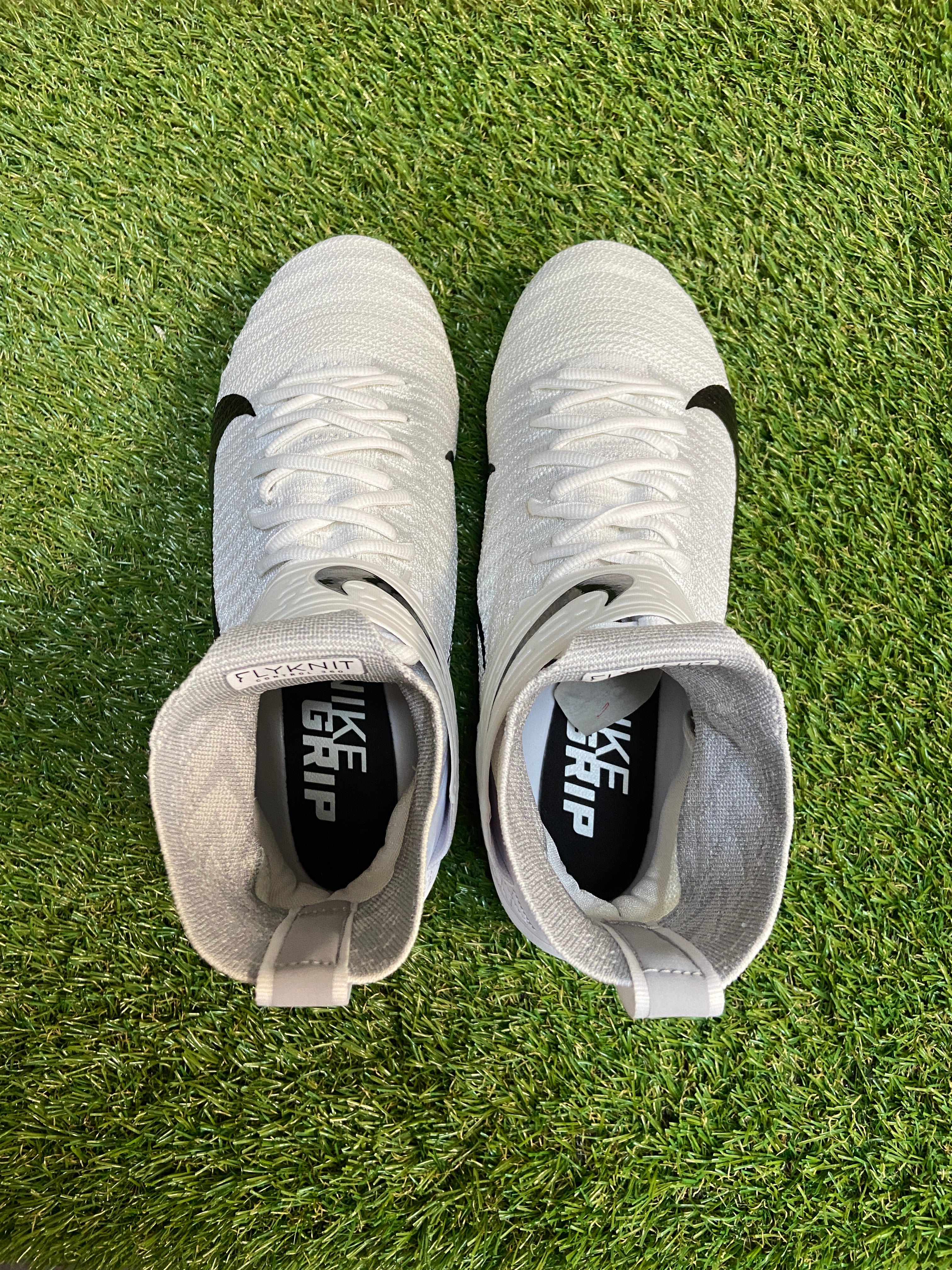 Nike Alpha Menace Elite 2 White P Football Cleats Men display picture 1