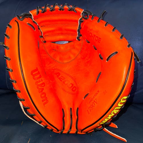 RHT Wilson A2000 1790V 34" Catchers Mitt / Glove