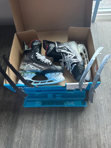 Used Senior Bauer 8 Vapor Hyperlite Hockey Skates