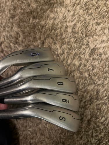 Women’s Callaway Mavrik Irons - 6,7,8,9 & Sand Wedge