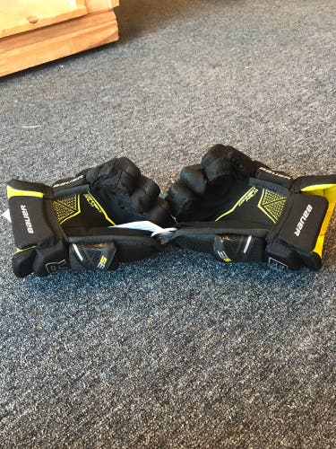 New  Bauer 10"  Supreme 3S Gloves