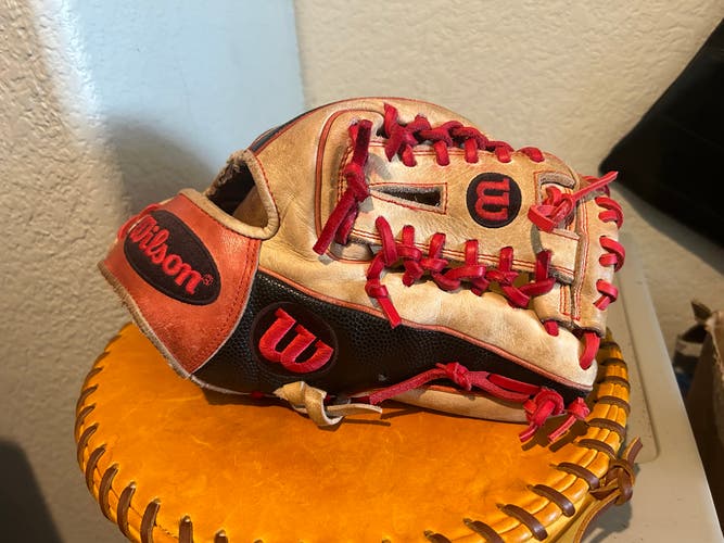 Used Infield Right Hand Throw Wilson A2000 Baseball Glove 11.25"