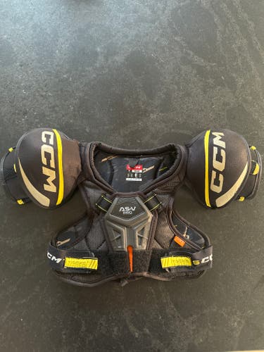 Used Youth Medium CCM Tacks AS-V Pro Shoulder Pads