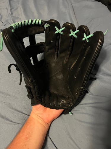 Used Right Hand Throw 12.5" Hyperdiamond Baseball Glove