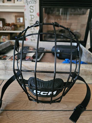 Used Large CCM FM580 Full Cage