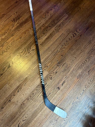 Bauer Vapor Hyperlite Hockey Stick