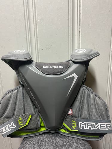 Lacrosse shoulder pads