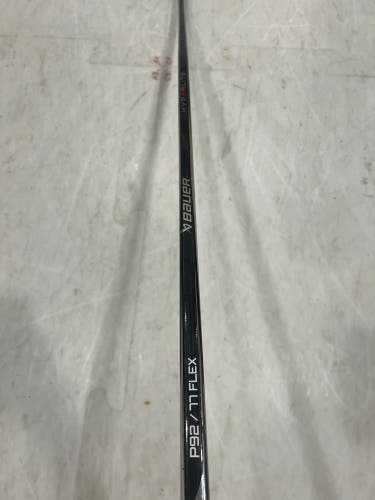 Used Senior Bauer Right Handed P92 Vapor Hyperlite 2 Hockey Stick