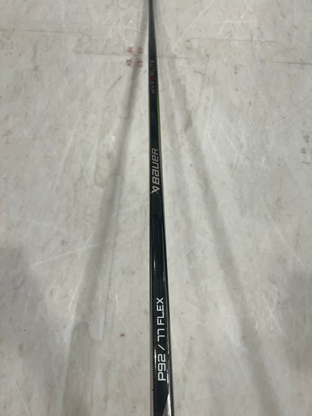 Used Senior Bauer Right Handed P92 Vapor Hyperlite 2 Hockey Stick