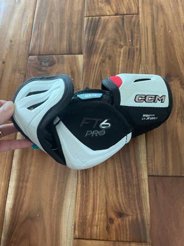 CCM ft6 pro elbow pads