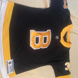 Patrice Bergeron alternate jersey youth L/XL (sewn on logos/numbers)