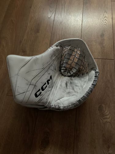 Used CCM Eflex 6 Goalie Glove