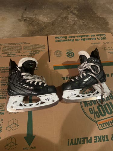 New Junior CCM Regular Width Size 1.5 RibCor 44K Hockey Skates