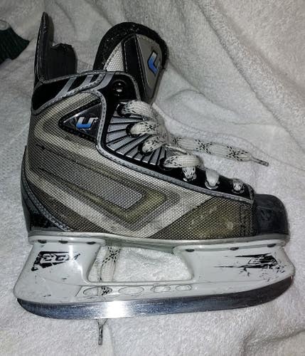 Youth CCM Hockey Skates Regular Width 13