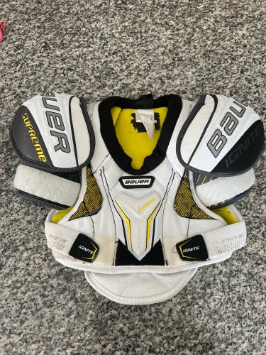 Junior Small Bauer Supreme Ignite Pro Shoulder Pads