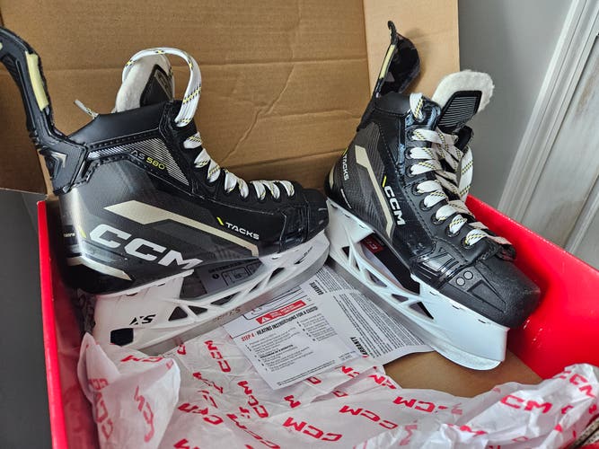 Used Intermediate CCM Tacks AS580 Hockey Skates Regular Width Size 5