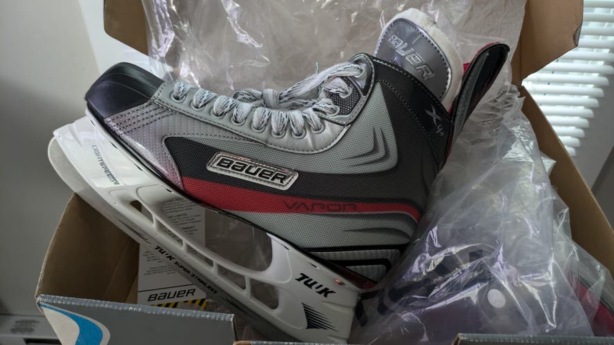 NEW Bauer Vapor X4.0 Hockey Skates SR-11