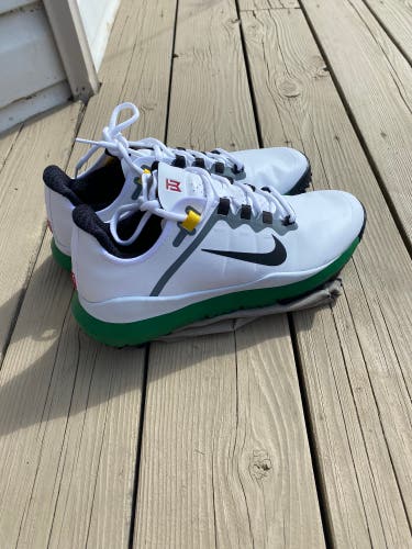 Tiger woods masters golf shoes Size 10.5