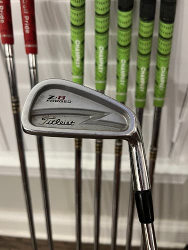 Used Men's Titleist ZB Right Handed Iron Set 8 Pieces