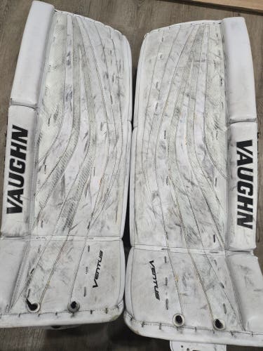 Used 29" Vaughn Ventus SLR intermediate Goalie Leg Pads