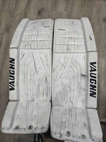 Used 30" Vaughn Pro V Elite Goalie Leg Pads